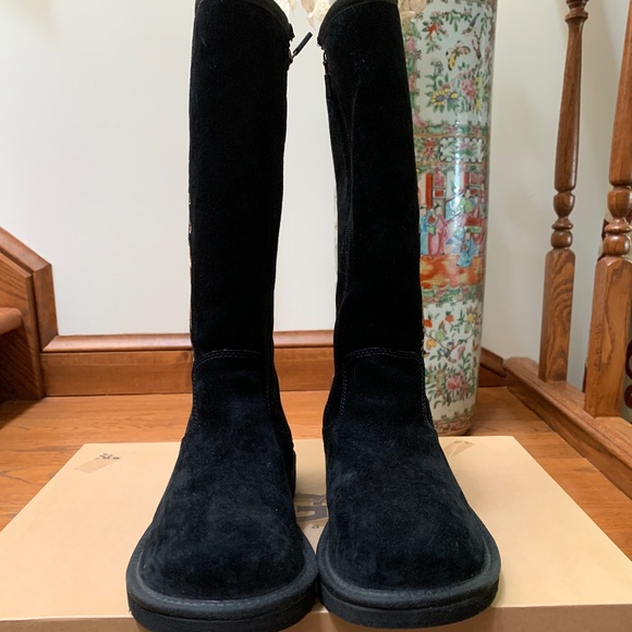 UGG Boots Size 7 - NWB - Picture 3 of 8